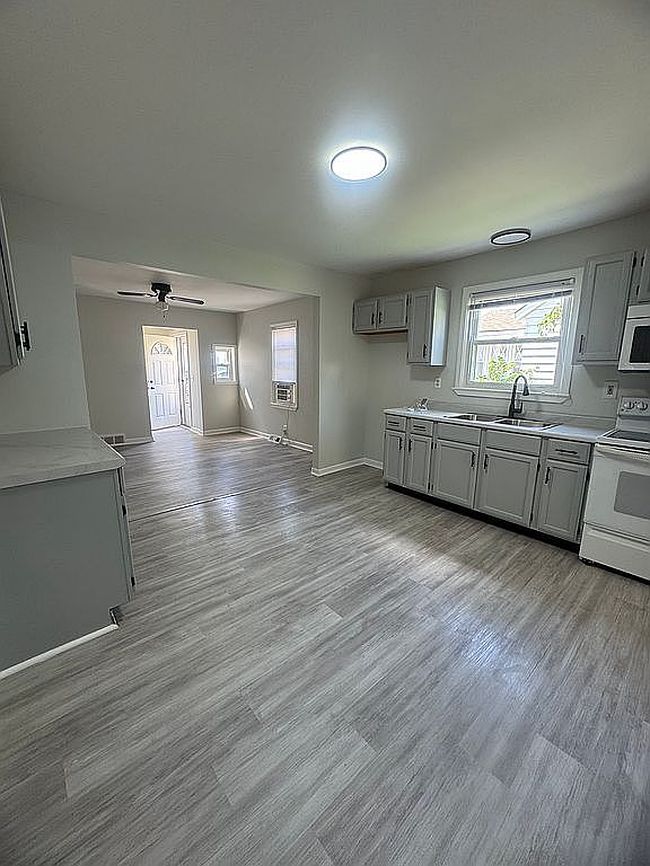 Photo of 25230 Ford St, Roseville, MI