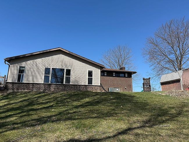 Image of 560 Maxine Dr