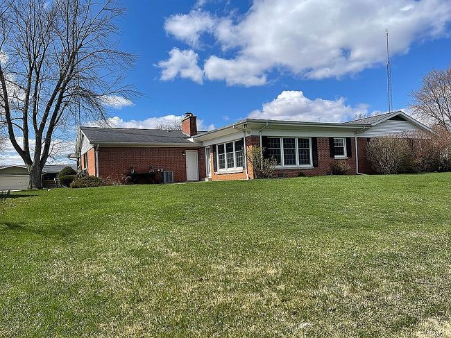 Image of 8 Fairlane Dr