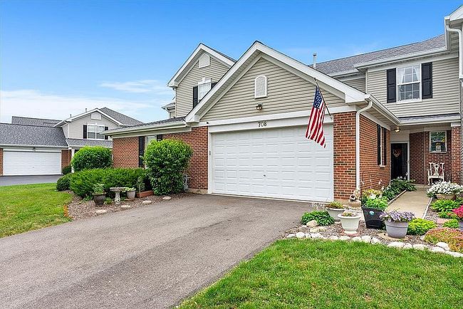 Photo of 708 Legend Ln, Mchenry, IL