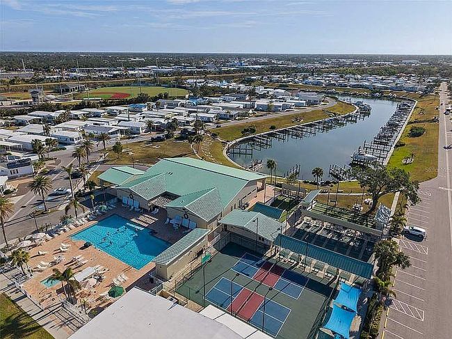 Image of 602 N Waterway
