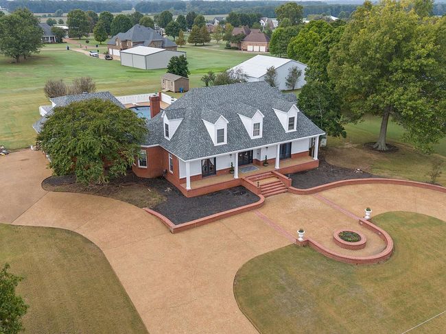 1910 Green Village Dr, Hernando, MS