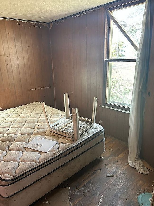 Image of 209 E Cedar St