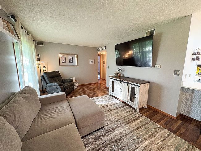 Additional photo 3 of property located at 935 E Division St Apt 2D