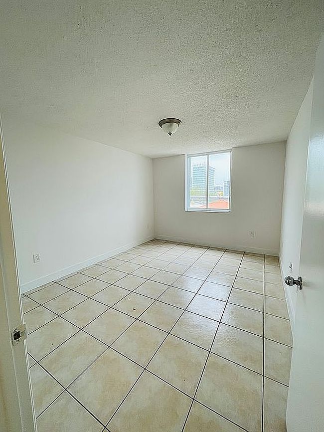 Photo of 1010 Nw 11th St Apt 504, Miami, FL