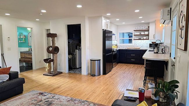 Preview of property located at 440 W Cochrane Ct