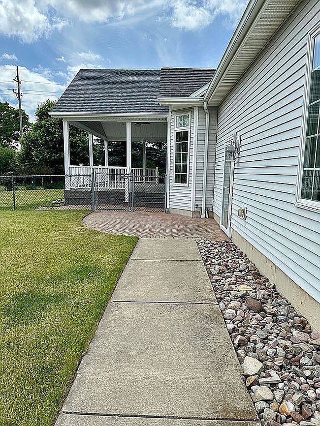 Photo of 8595 Wolcott Rd, Clarence Center, NY
