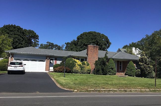 Photo of 341 Old Country Rd