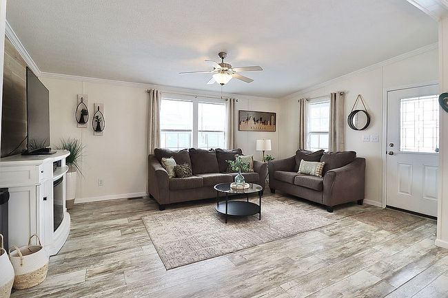 Additional photo 3 of property located at 4039 Seneca Pkwy