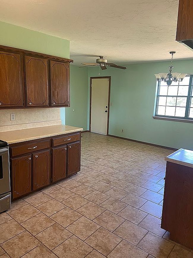 Photo of 18 Sharon Gale Dr, Guthrie, OK