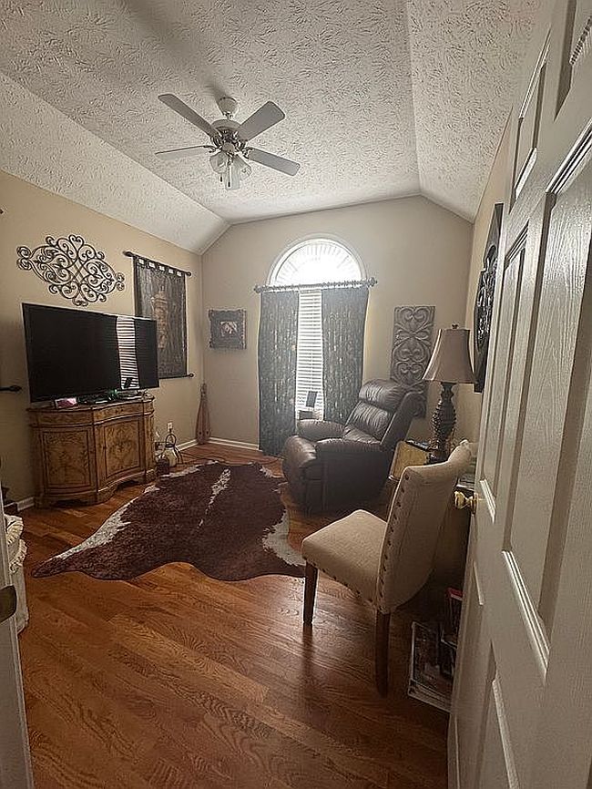 Photo of 122 Kempton Ct, Bowling Green, KY