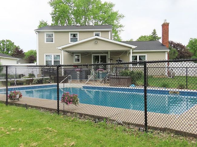 Photo of 198 Continental Dr, Lockport, NY