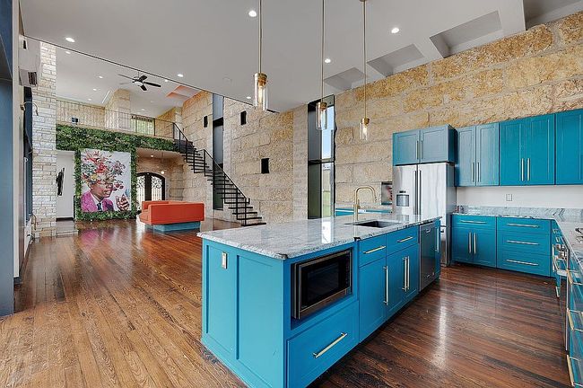 Additional photo 2 of property located at 1394 E Creekview Dr