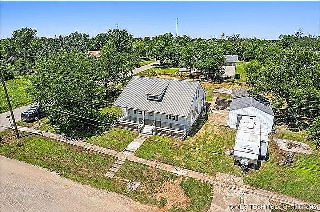 Photo of 122 S 3rd St, Yale, OK