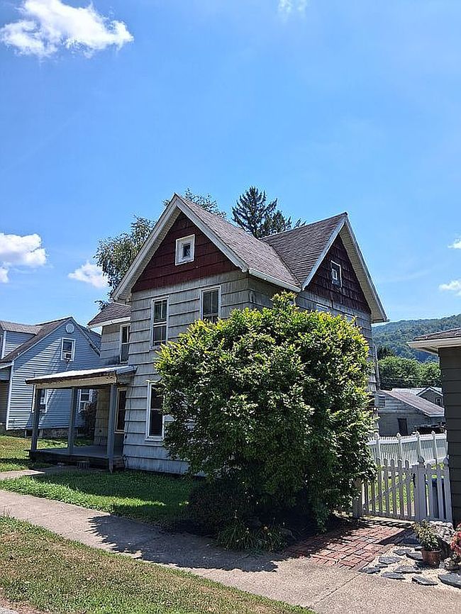 Photo of 317 W 6th St