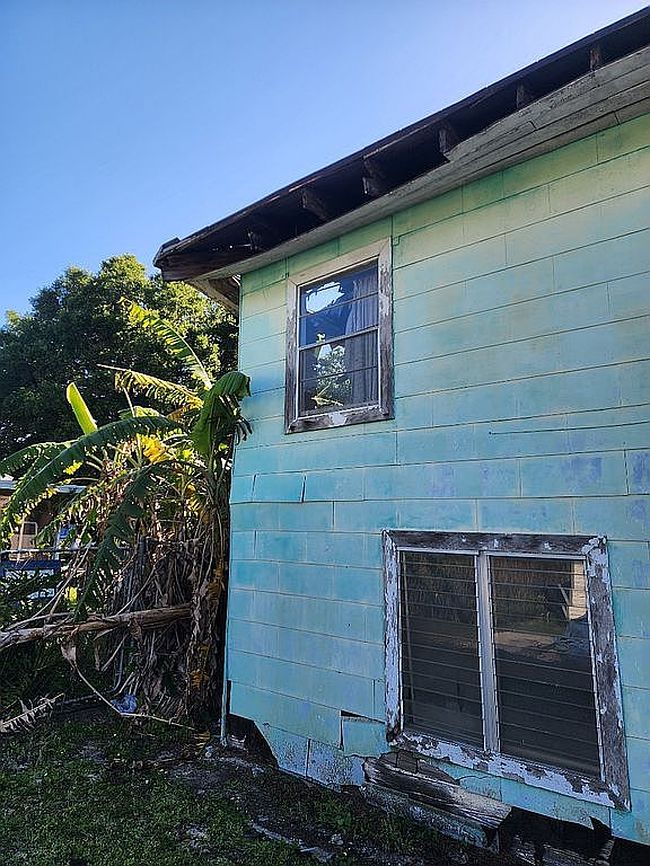 Additional photo 3 of property located at 931 W 10th St