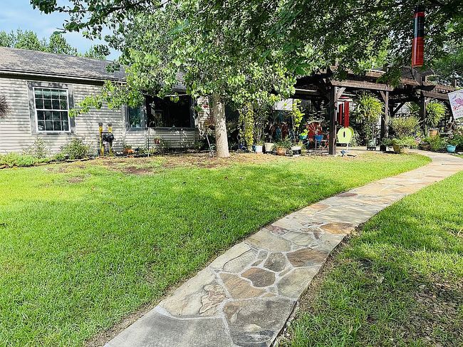 Photo of 438 Sunshine Dr, Gladewater, TX