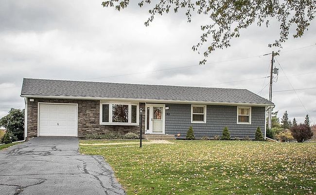 Photo of 195 Pierce Rd, Greenfield Township, PA