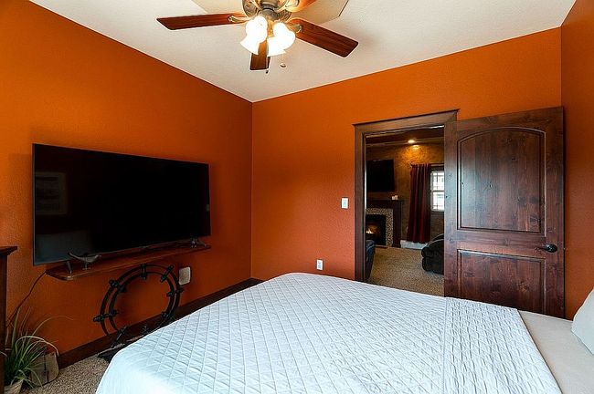 Photo of 404 3rd St E, Newhall, IA