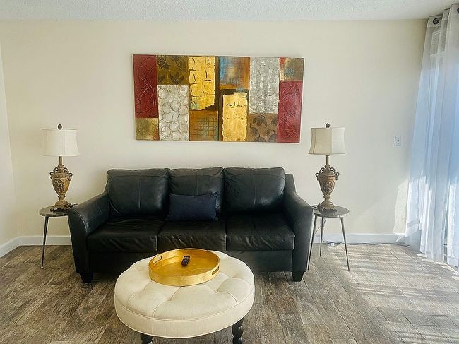 Image of 410 W 7th St Apt 229
