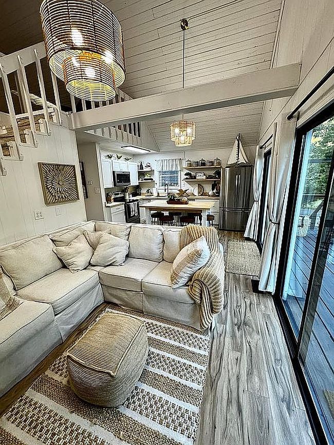 Image of 15 The Cove Ln