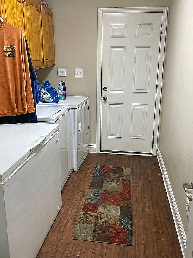 Additional photo 3 of property located at 10775 Hunters Ct E