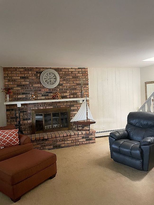 Photo of 1040 Forest Rd