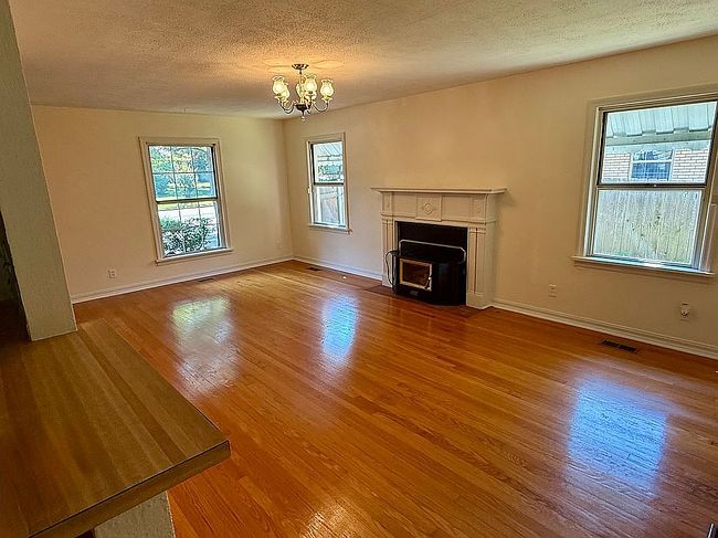 Additional photo 3 of property located at 518 S Flood Ave