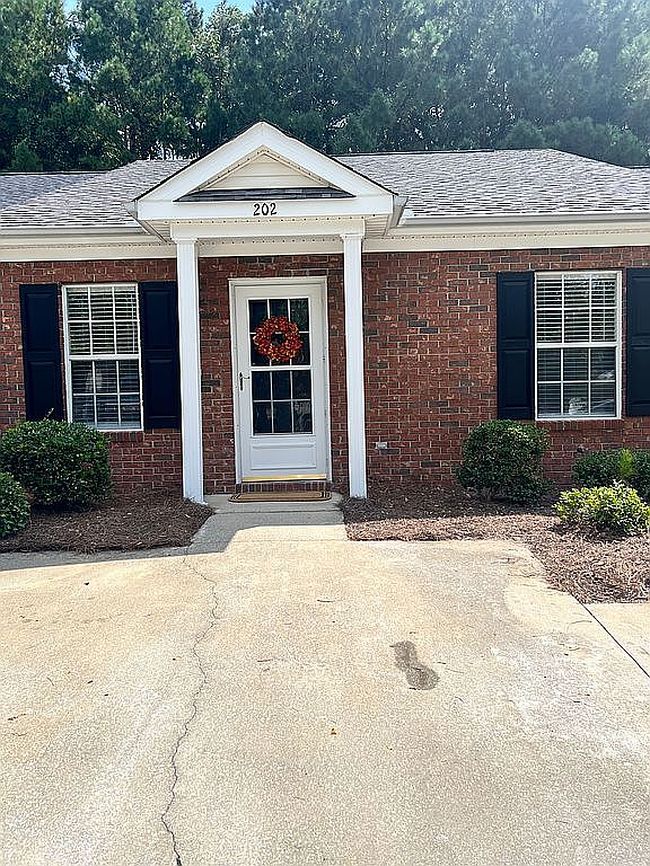 Photo of 202 Waverly Ct