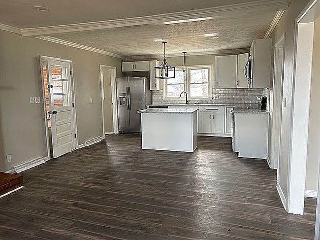 Additional photo 3 of property located at 210 W Mason Ave