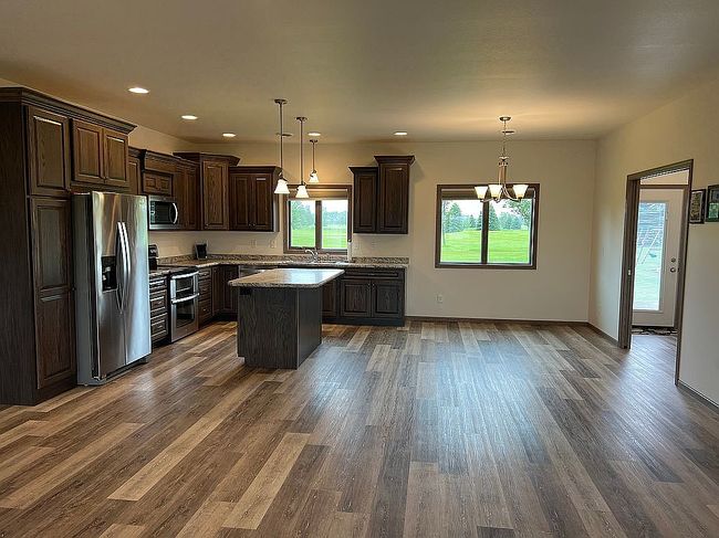 Photo of 3302 14th Ave Nw, Watertown, SD