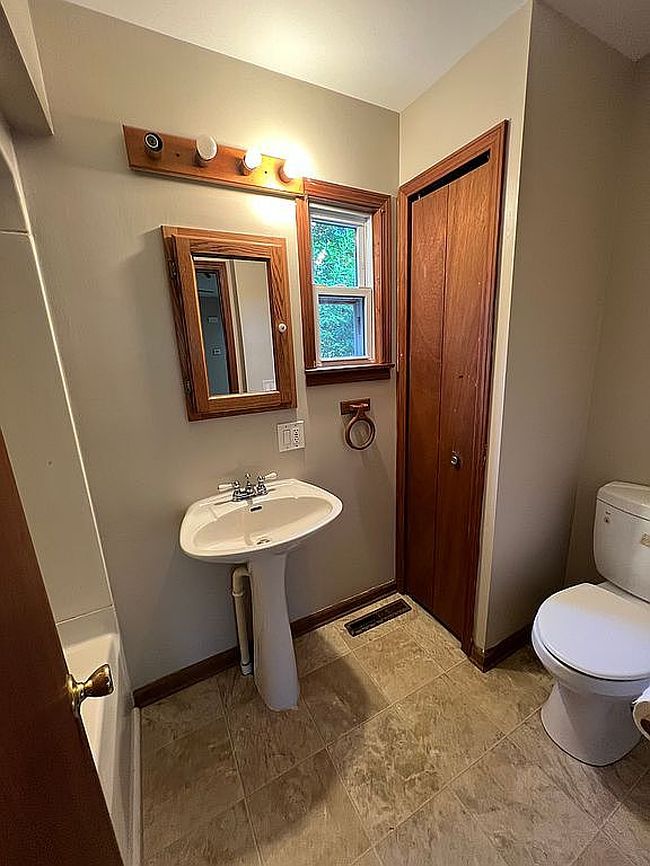 Photo of 6094 Grove Ave, Grand Blanc, MI