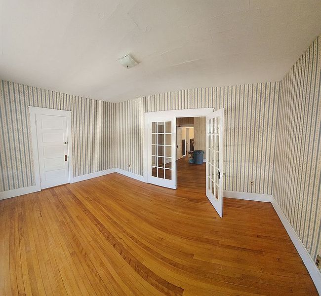 Additional photo 2 of property located at 213 Pine St
