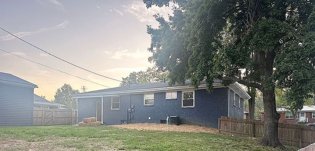 Photo of 1415 Mcelroy Dr, Boonville, IN