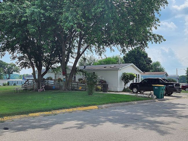 Photo of 1541 Cobblestone Cir N, Mishawaka, IN