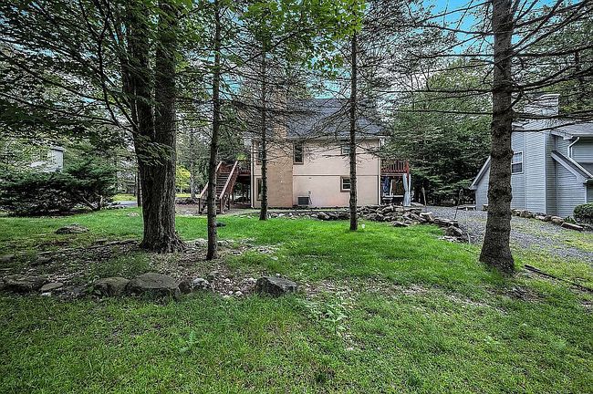 Photo of 7381 Ventnor Dr, Tobyhanna, PA