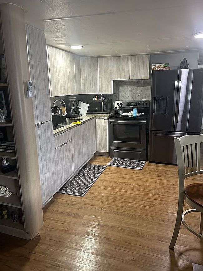 Image of 425 E 33rd St #31
