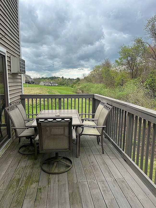 Photo of 69 Bayberry Ln, Londonderry, NH