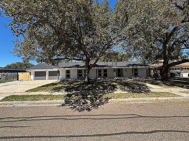 Preview of property located at 2704 E Loma Vista Ave