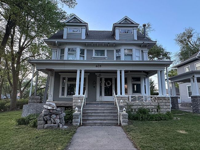 Image of 605 E 9th St