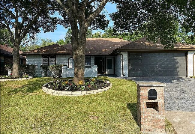 Preview of property located at 332 Suttonwood Dr