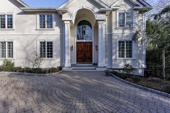 Preview of property located at 2 Tompkins Ct