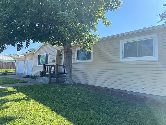 Photo of 310 N 2nd Ave, Hill City, KS