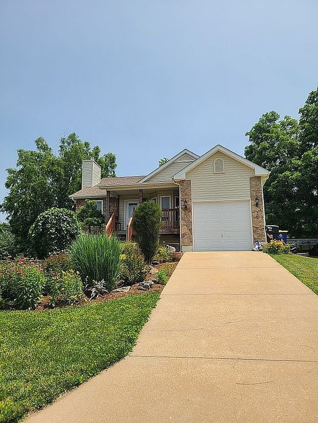 Photo of 205 Bogy St, De Soto, MO