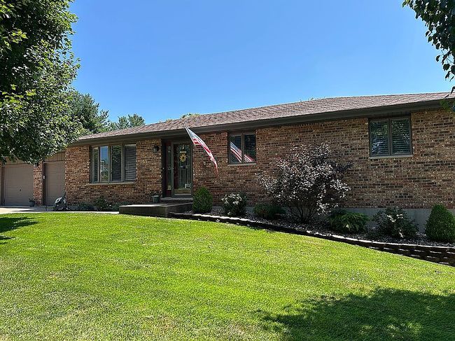 Photo of 3402 Chapel Valley Dr, Quincy, IL