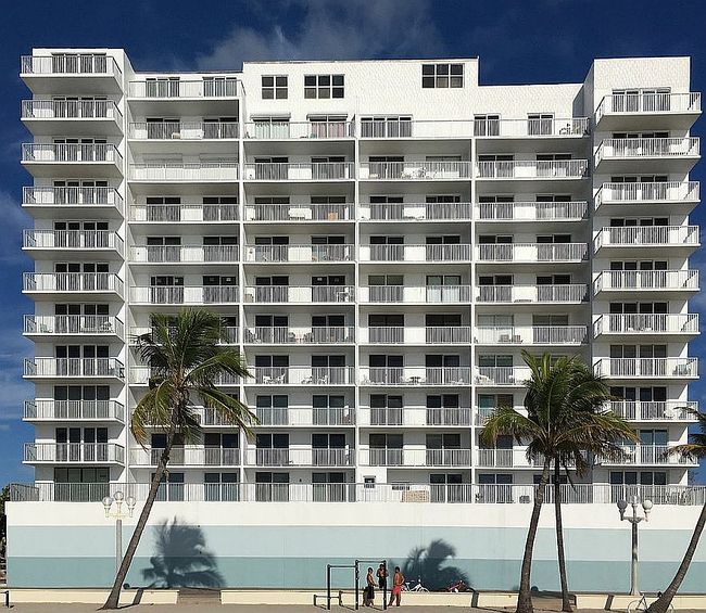 Preview of property located at 400 N Surf Rd Apt 703