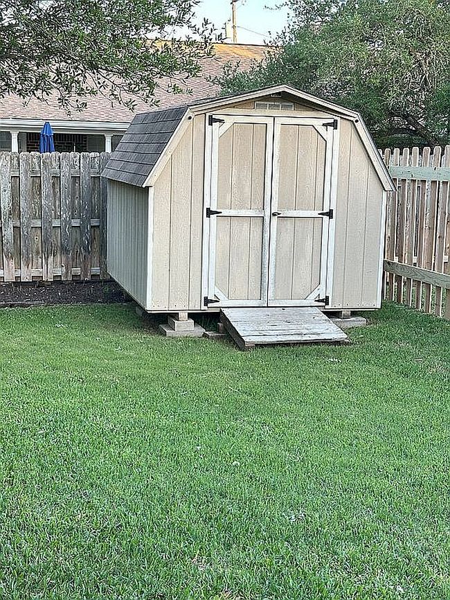 Image of 850 Whispering Oaks Dr