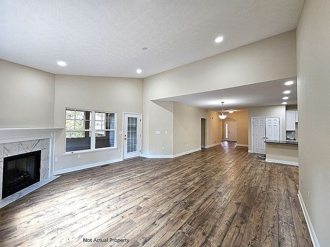 Image of 615 Newport Ln