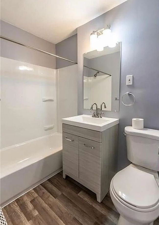 Photo of 13797 Cedar Rd Apt 104, South Euclid, OH