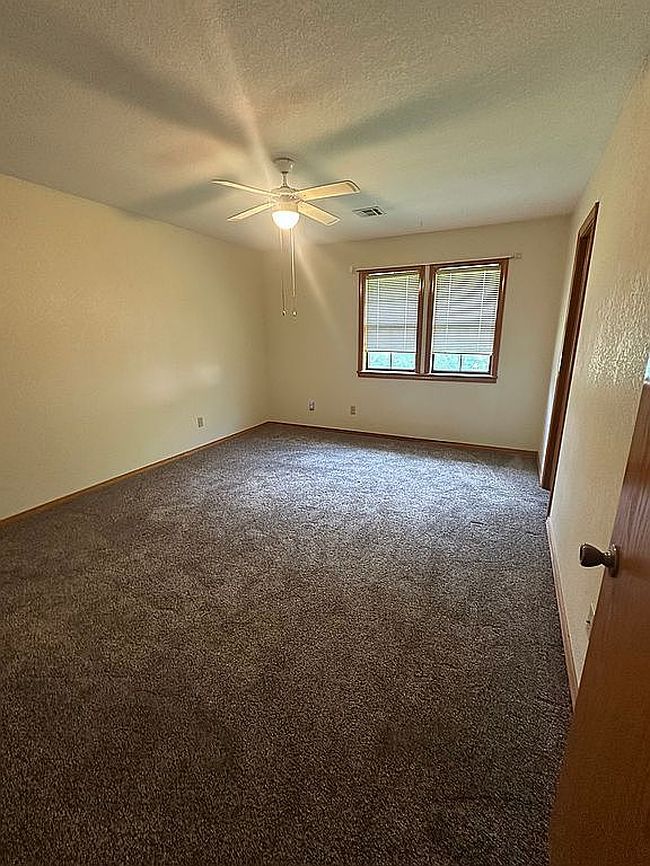 Photo of 1105 W 2nd St, Tahlequah, OK